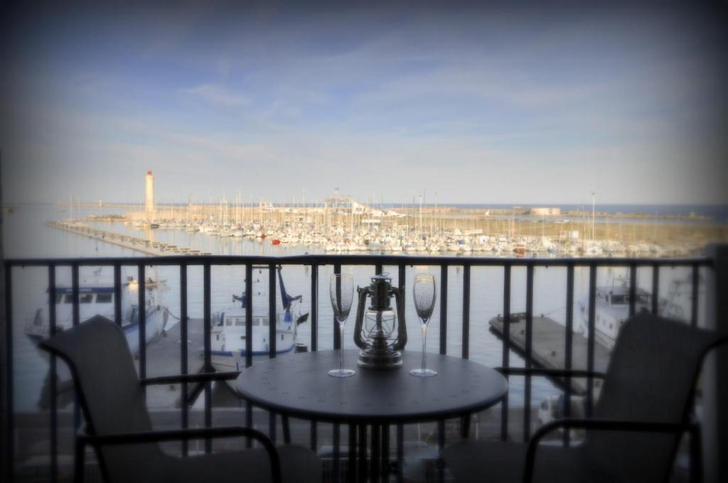 "Luigi" Balcon Sur La Mer Et Le Port De 塞特港 外观 照片