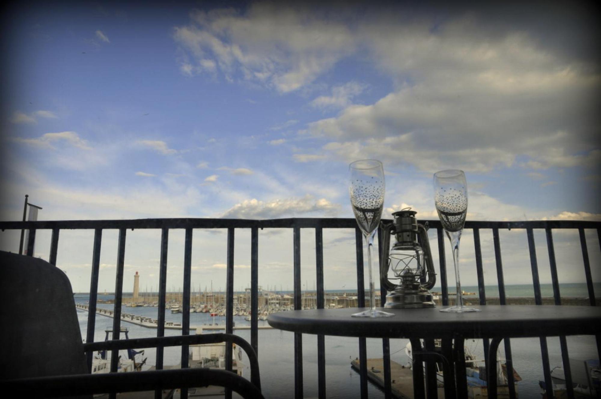 "Luigi" Balcon Sur La Mer Et Le Port De 塞特港 外观 照片
